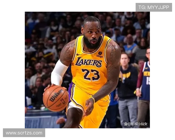 詹姆斯复出带领湖人逆转雄鹿 关键时刻展现王者风范