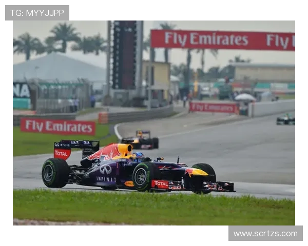 F1赛季新动态:顶级车队争夺激烈,车手争冠之战进入白热化 F1赛季新动态:顶级车队争夺激烈,车手争冠之战进入白热化