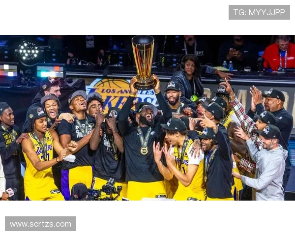 詹姆斯领衔湖人击败勇士 迎来新赛季首胜 戴维斯与威斯布鲁克表现亮眼