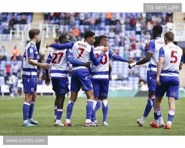 雷丁足球俱乐部新赛季战略调整与球队未来发展动向全面观察